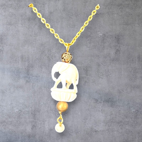 Elephant pendant & gold plated necklace carved design - Picture 2 of 4